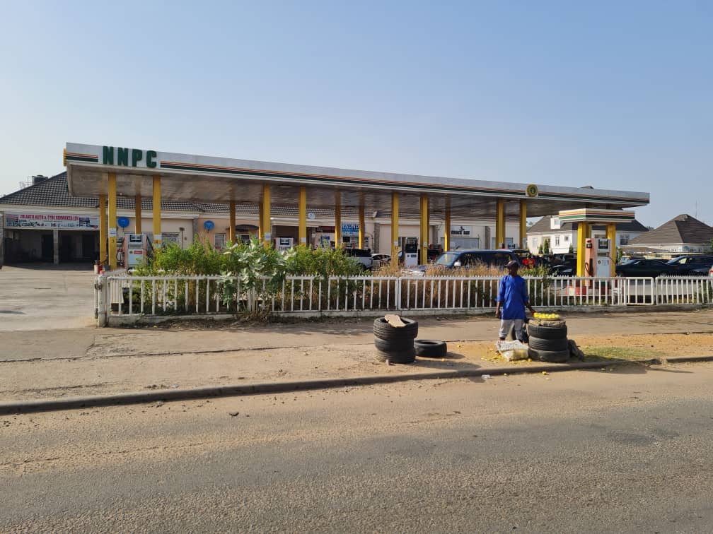 kana global oil fuel station